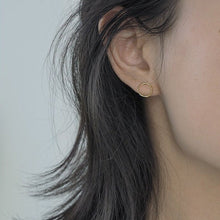 이미지를 갤러리 뷰어에 로드 , 미니멀리스트 18K 골드 도금 11-12mm 기하학적 모양 원형 원형 스터드 귀걸이
