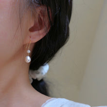 将图片加载到图库查看器，18K gold-plated earrings with 3mm and 6mm natural freshwater pearls. A versatile and timeless gift for her, suitable for any occasion.
