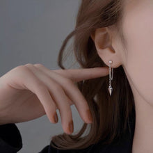 Load image into Gallery viewer, Korean Fashion Kpop 1.2cm Small Seamless Solid Steel Spike Earrings 4.5cm Gothic Punk
