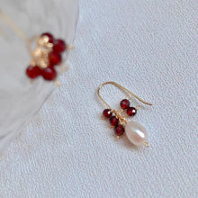 将图片加载到图库查看器，18K gold plated earrings with AAA-grade 4mm garnet beads and 6mm pearls, perfect for adding a touch of timeless elegance to any outfit.
