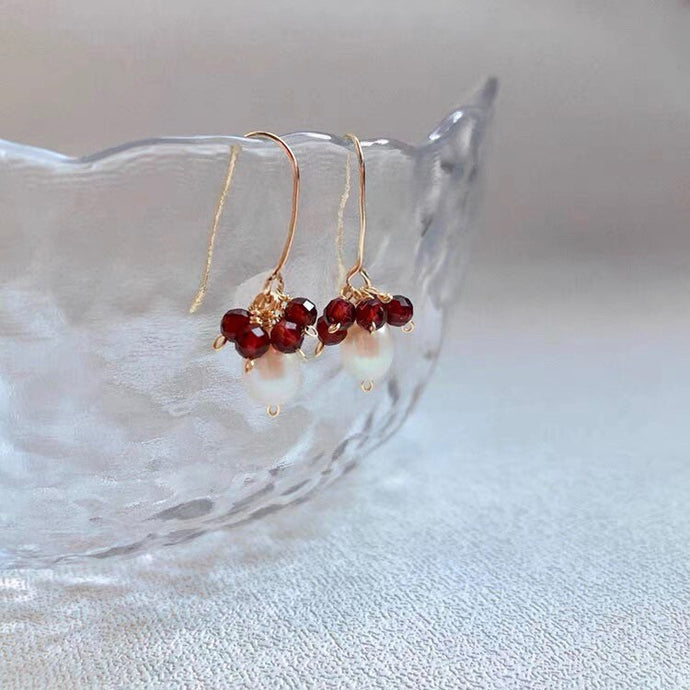 18K gold plated earrings with AAA-grade 4mm garnet beads and 6mm pearls, perfect for adding a touch of timeless elegance to any outfit.