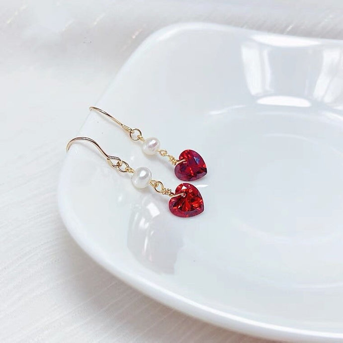 18K gold-plated earrings with 3mm pearls and 6mm garnet red cubic zirconia. Elegant and glamorous, ideal for adding a touch of sophistication to your look.