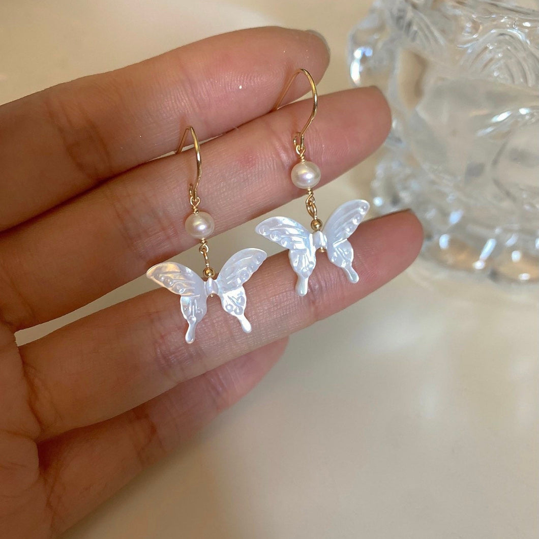 18K gold plated or surgical steel earrings with a 16mm natural mother of pearl butterfly design and AAA 4mm pearls, perfect for a wedding gift or special occasion.