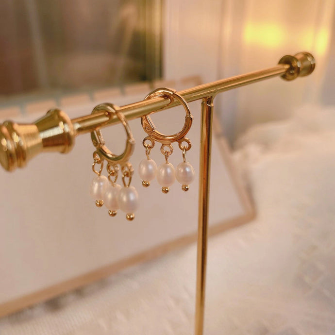 Earrings plated with 18K gold, featuring 5mm AAA oval natural freshwater pearls.