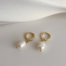 Load image into Gallery viewer, 18K gold plated oval hoop earrings with 7-8mm natural baroque pearls, perfect for adding a touch of natural elegance to any outfit.
