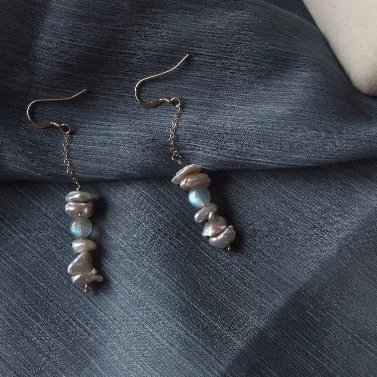 S925 Japanese Keshi Pearl and Labradorite Dangle Chain Earrings 7cm